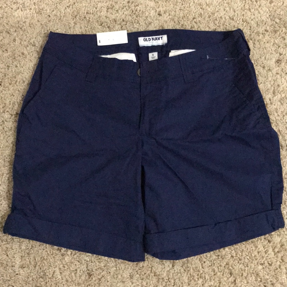 New Old Navy Bermuda Shorts. Size 6.
